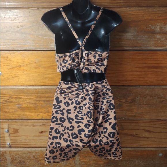 Leopard Print 2 PC Workout Set - Picture 3 of 3